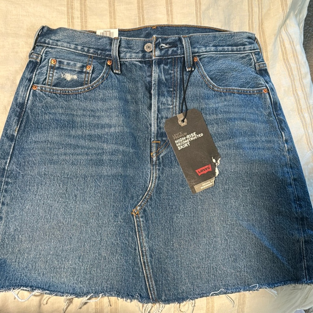 New with tags, Levis skirt size 29